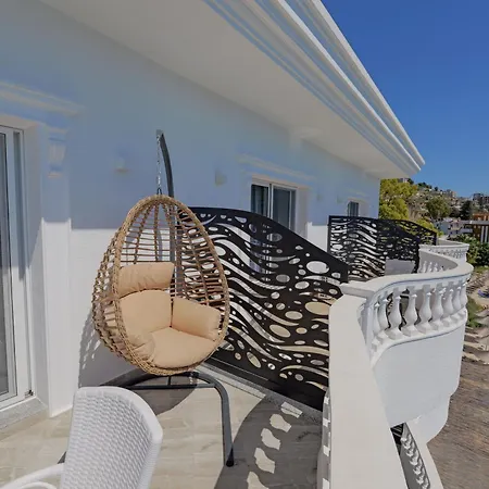 Juna - Private 4* Sarandë
