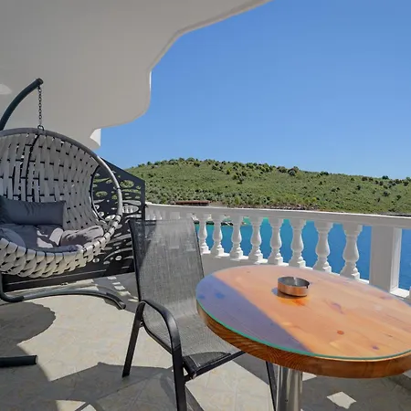 Juna - Private 4* Sarandë