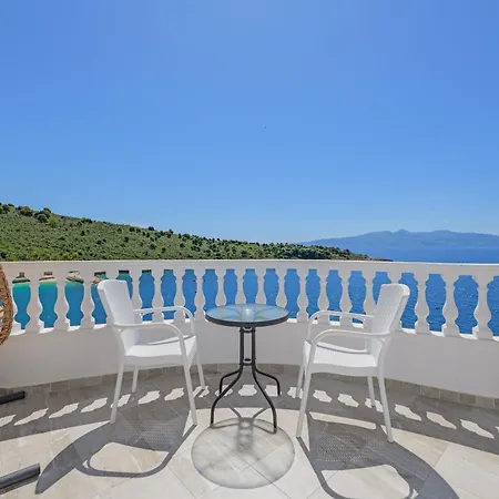 Juna - Private Hotel